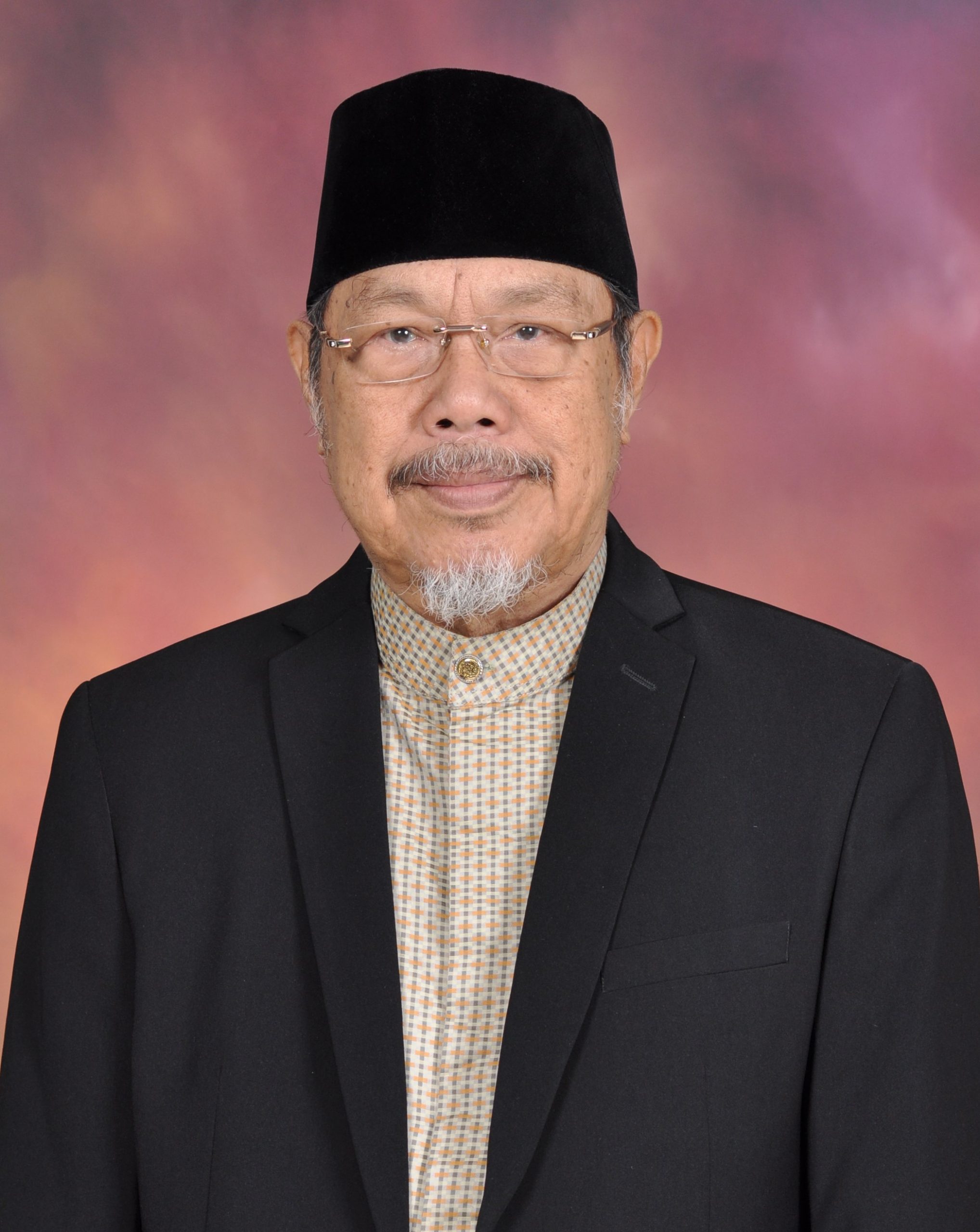 3. Prof. Dr. K.H. M. TOLCHAH HASAN (1998 - 2003)
